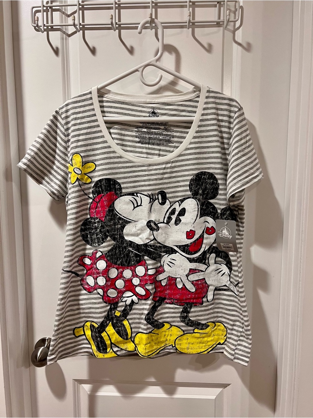 NWT! Disney Mickey & Minnie Grey Striped Kissing Women’s T-Shirt (XL)